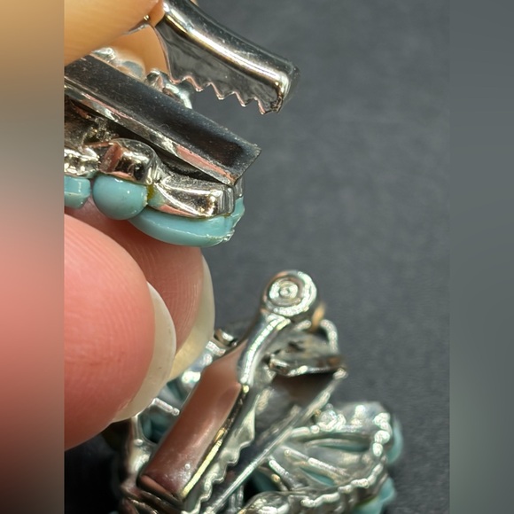 Vintage Blue & Silver Tone Metal Sweater Clip Jewelry Accessory Gift Accessories - Picture 6 of 9